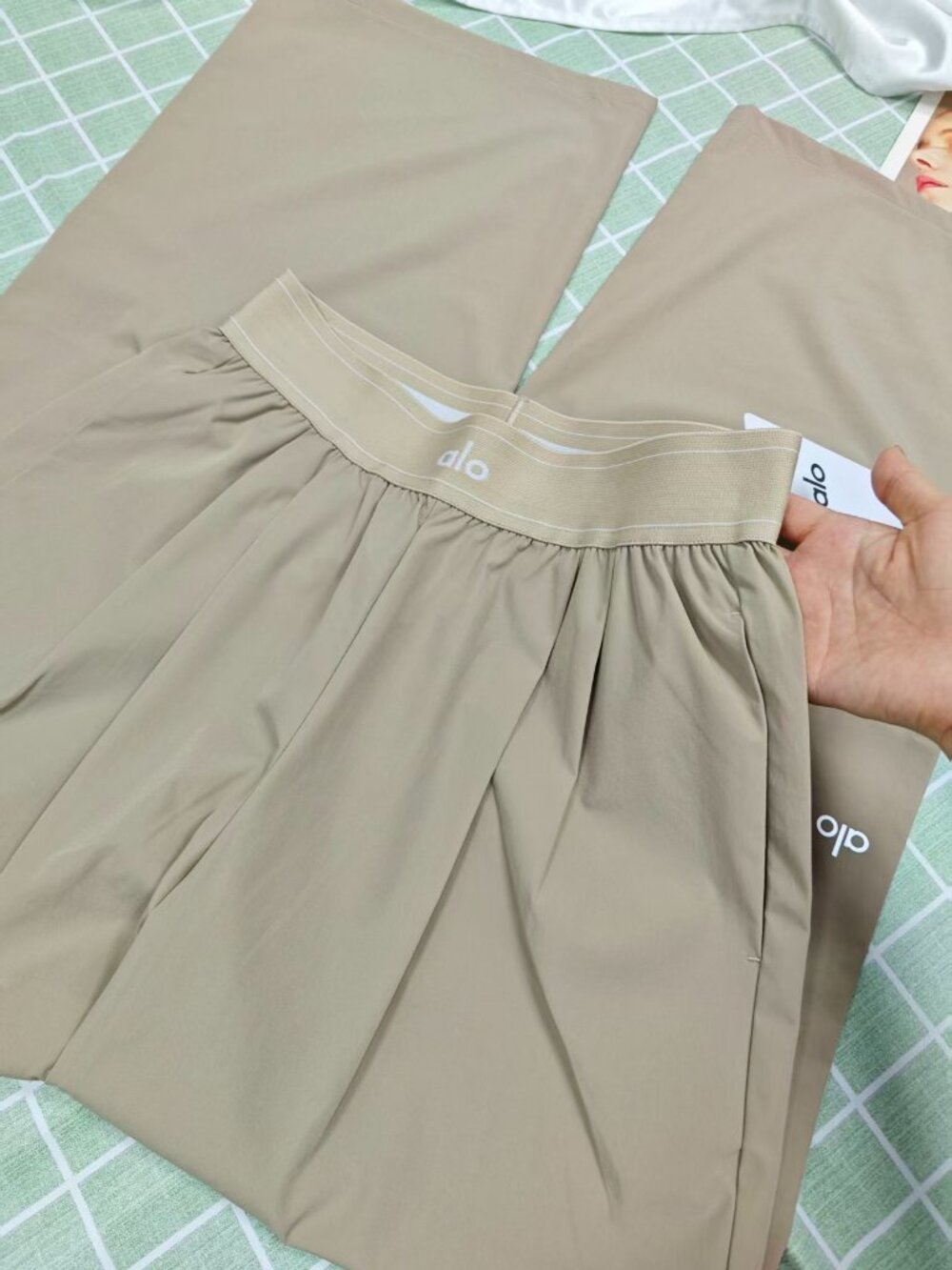 NWT💼😀ALO Yoga Suit Up Trouser Gravel | Office Chic Wide Leg Pants (Regular) - Picture 3 of 9